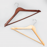 Perchas-Madera_Triangulares_camisa-pantalon_