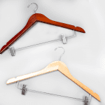 Perchas-Madera_Triangulares_pantalon