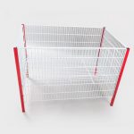 mesa blanca con rojo